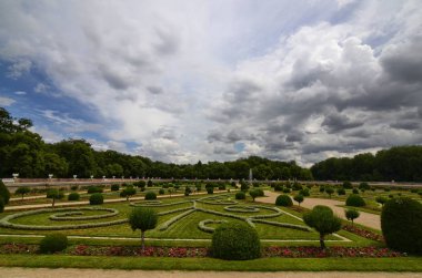 Castle, Chenonceau, Loire bölgesi, Fransa. 27 Haziran 2017 ek. Caterina de bahçeleri tarafındaki Kale Görünümü ' Medici