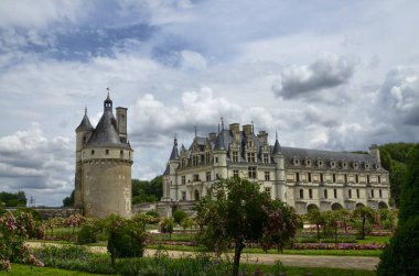 Castle, Chenonceau, Loire bölgesi, Fransa. 27 Haziran 2017 ek. Caterina de bahçeleri tarafındaki Kale Görünümü ' Medici