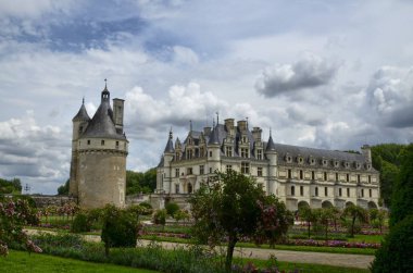 Castle, Chenonceau, Loire bölgesi, Fransa. 27 Haziran 2017 ek. Caterina de bahçeleri tarafındaki Kale Görünümü ' Medici