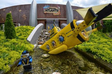 Almanya, Ichenhausen 25 Haziran 2015 yakınındaki Lego park 'Legoland'. Normal bir akvaryum olmasının yanı sıra deniz-hayat tarafından Atlantis denen legoland park, akvaryum tankları Lego set-up var