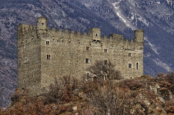 2018年2月11日 意大利雷纳 Ussel 的一小部分 拍摄从三个季度到左边的城堡 — 图库照片