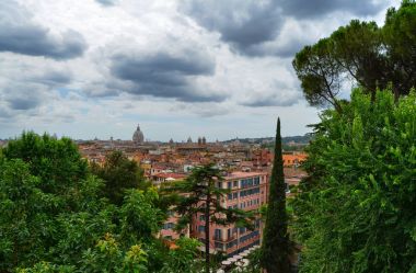 Roma İtalya. 16 Ağustos 2014 13:00. Piazza San Pietro kubbe 
