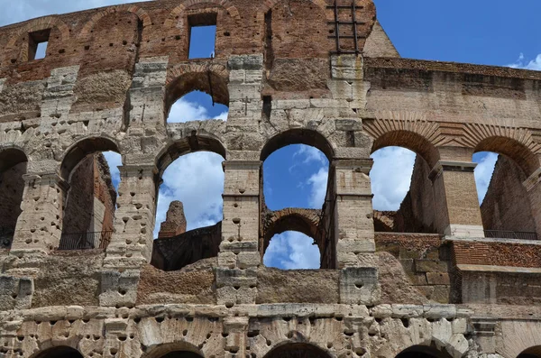 竞技场 原始的名字 Amphitheatrum Flavium 意大利罗马 采取于2014年8月15日在13 — 图库照片