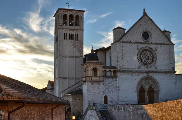 Basilica Saint Francis Assisi Önden Görünümü Ağustos 2016 Sarı Bulut — Stok fotoğraf