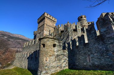 Fenis, Valle d'Aosta, İtalya 26 Aralık 2015. Fenis kale duvarlarının dış görünümü