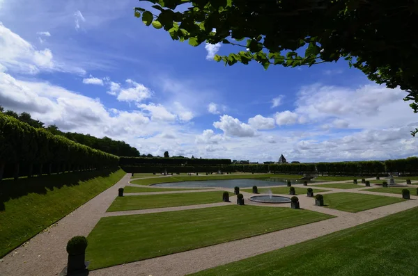 Villandry Loire Valley Fransa Haziran 2017 Merkezi Ağaçlıklı Bulvarı Banklar — Stok fotoğraf