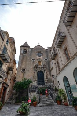 Cefal, İtalya, Sicilya 16 Ağustos 2015. Cefal tarihi merkezi, dar sokakları, dik adımları sokakları.