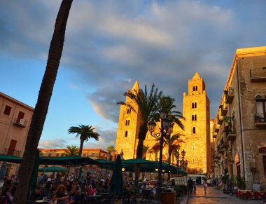 Cefal, İtalya, Sicilya 16 Ağustos 2015. Cefal Katedrali veya Transfiguration bazilika Katedrali. Mozaik ve İsa Pantokrator, Bizans figürü ile dekorasyon muhteşem.