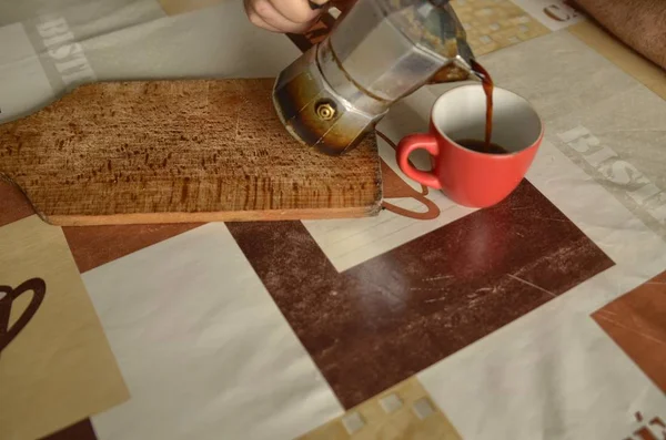 Beba Una Taza Café Preparado Con Una Cafetera Moca Para — Foto de Stock