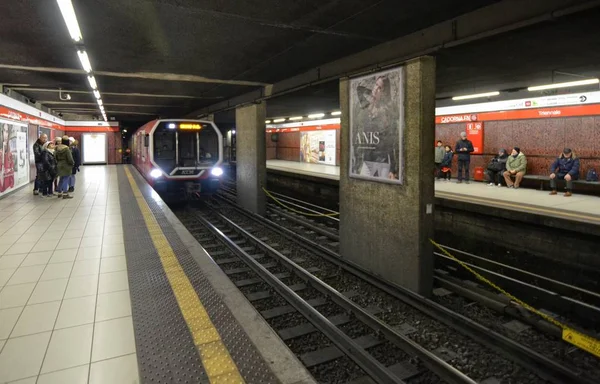 Milaan Italië Lombardije December 2017 Metro Van Milaan Aankomst Van — Stockfoto