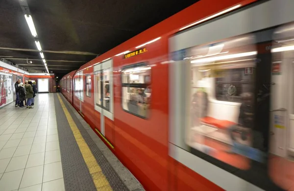 Milan Italy Lombardy December 2017 Milan Metro Arrival Convoy Departure — Stock Photo, Image