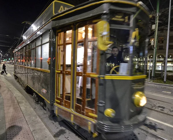 Mediolan Włochy Lombardia Grudnia 2017 Tramwaje Charakterystycznych Części Mediolanu Zabytkowych — Zdjęcie stockowe