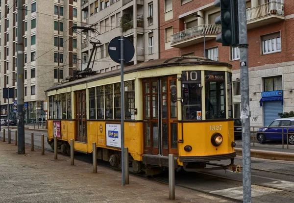 Milán Italia Lombardía Diciembre 2017 Los Característicos Tranvías Milán Carruajes — Foto de Stock