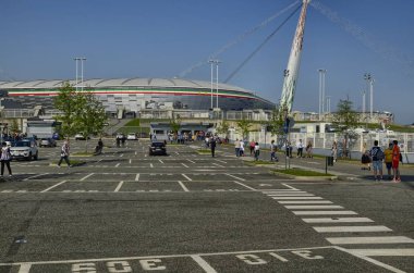Torino, İtalya, Piyemonte - 22 Nisan 2018. Turin, eski Juventus Stadyumu Allianz stadyumda. Akşam oyun içinde görüş-in hayranları girişleri iyi eğlenceler için gitmek..