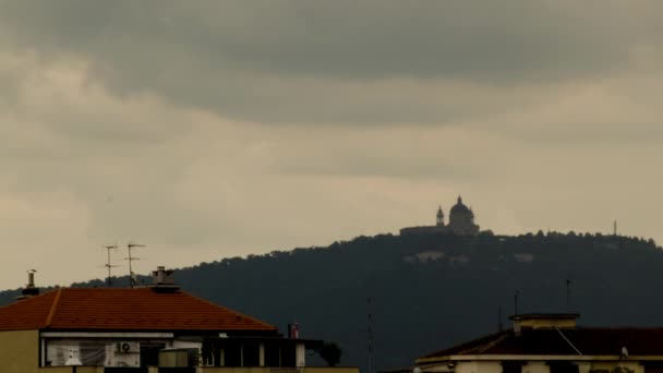 Turin Piemonte Italien April 2018 Regnig Dag Våren Bakom Basilikan — Stockvideo