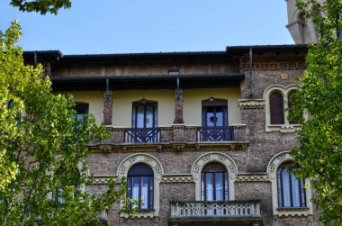Zafer House, veya ejderha, Corso Francia evi. Torino tarihi bir binada, neo-Gotik tarzı bu şehirde en ilginç örneklerinden biridir.