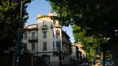 Turin, Piedmont bölgesi, İtalya. 11 Mayıs 2018. Casa Fenoglio Lafleur Turin, amblem kentin Art Nouveau tarzı tarihi bir binada olduğunu. Hyperlapse video.