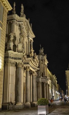 Turin, Piedmont, İtalya 12 Mayıs 2018. Gece, bir Torino'da en güzel kareler, Piazza San Carlo. En güzel tarafı iki kişilik kiliseler karakterize
