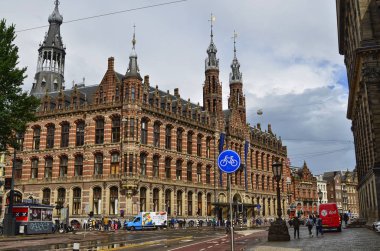 Amsterdam, Hollanda. Ağustos 2019. Piazza Barajı 'nın arkasında, Il Magna Pla