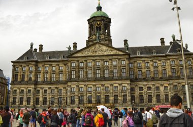 Amsterdam, Hollanda. Ağustos 2019. Baraj Meydanı, tarihi kalp. 
