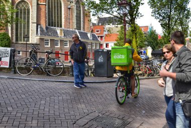 Amsterdam, Hollanda. Ağustos 2019. Genelev mahallesinde...