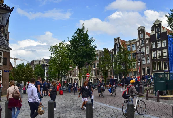 Amesterdão, Holanda. Agosto de 2019. As casas típicas do histo — Fotografia de Stock