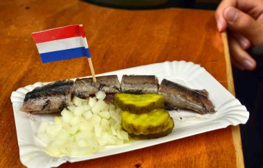 Amsterdam, Hollanda. Ağustos 2019. Ringa sandviçi...