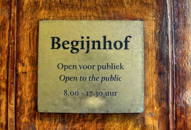 Amsterdam, Hollanda. Ağustos 2019. UTB 'deki metal plaket.