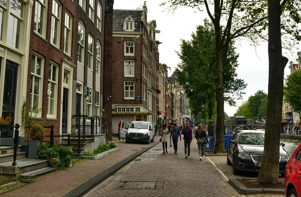 Ámsterdam, Países Bajos. Agosto 2019. Las calles de la histórica — Foto de Stock