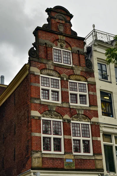 Amsterdam, holland, august 201. in dam square, einem typischen histori — Stockfoto