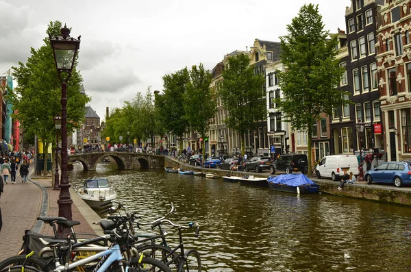 オランダのアムステルダム。2019年8月歴史の典型的な見方 — ストック写真