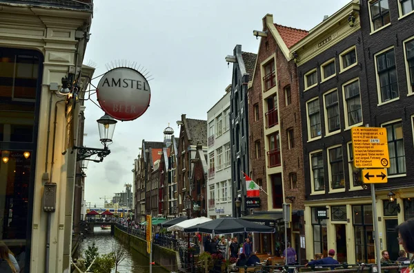 Ámsterdam, Países Bajos. Agosto 2019. Vista típica de la historia — Foto de Stock