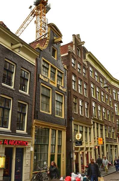 Амстердам, Голландия. Август 2019 года. Особый вид на типичный — стоковое фото