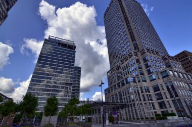 Amsterdam, Hollanda, Ağustos 2019. Bazı modern gökdelenler 