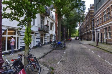 Amsterdam, Hollanda, Ağustos 2019. Amstel nehri boyunca, 