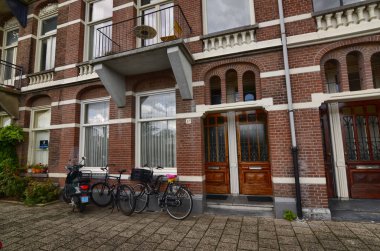 Amsterdam, Hollanda, Ağustos 2019. Amstel nehri boyunca, 