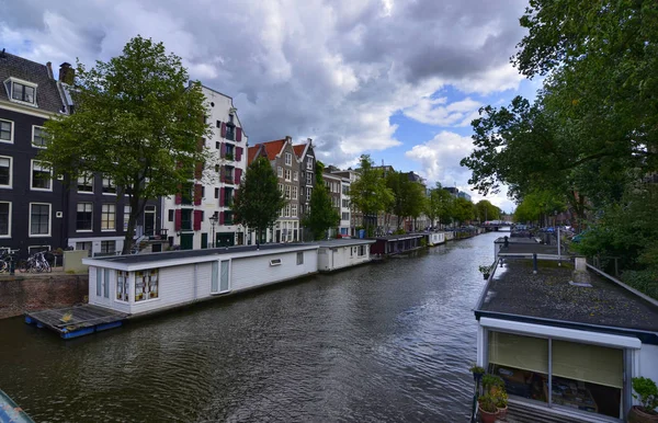 Άμστερνταμ, Ολλανδία, Αύγουστος 2019. Στο ιστορικό κέντρο μια άποψη tha — Φωτογραφία Αρχείου
