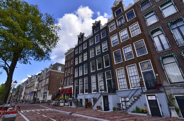 Amsterdam, Holandsko, srpen2019. Typické domy histo — Stock fotografie