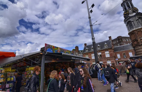 Amsterdam,Holland,August 2019. 꽃 시장은 매혹적 인 곳이다 — 스톡 사진