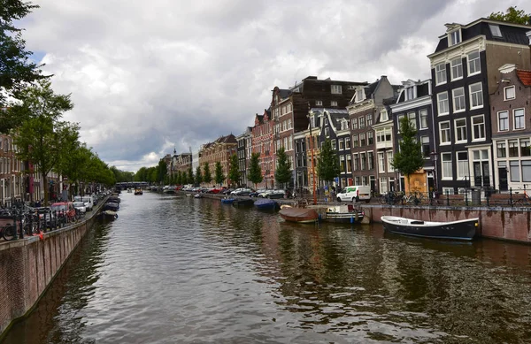Амстердам, Голландия, август 2019 года. Классический вид на один из холмов — стоковое фото