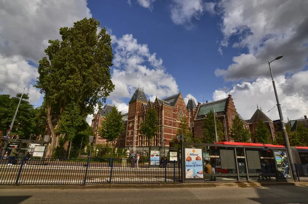 Ámsterdam, Holanda, agosto de 2019. El rijksmuseum, el impresionante — Foto de Stock