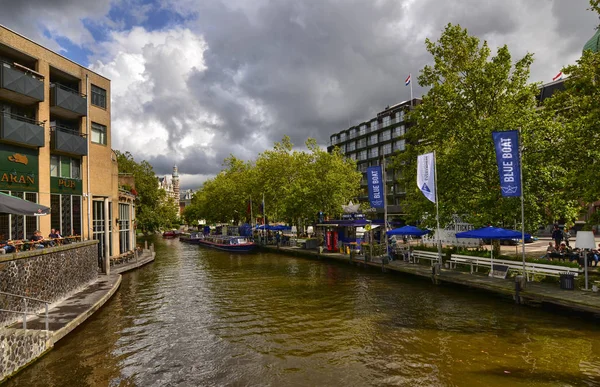 アムステルダム、オランダ、 8月2019 。右側には — ストック写真