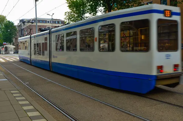 Amsterdã, as terras baixas, agosto 2019. Um bonde: nesta cidade th — Fotografia de Stock