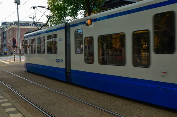 Amsterdã, as terras baixas, agosto 2019. Um bonde: nesta cidade th — Fotografia de Stock