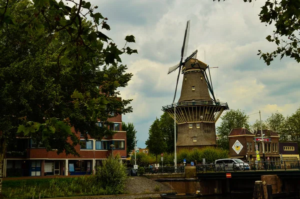 アムステルダム、オランダ、 2019年8月De Gooyer工場はに位置しています。 — ストック写真