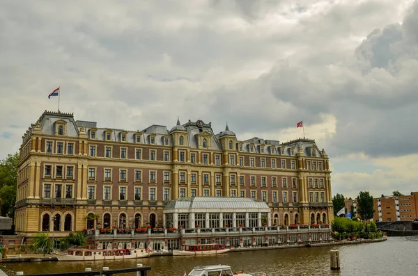 Amsterdão, Holanda, agosto de 2019. A impressionante fachada da am — Fotografia de Stock