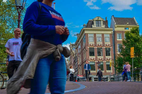 Amsterdão, Holanda, agosto de 2019. As casas típicas e encantadoras — Fotografia de Stock