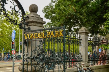Amsterdam, Hollanda, Ağustos 2019. Vondelpark kapısı: büyük 
