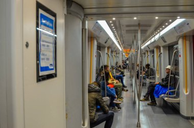 Amsterdam, Hollanda, Ağustos 2019. Metro carr 'ın iç görünümü