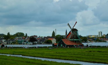 Zaanse Schans, Hollanda, Ağustos 2019. Amsterdam 'ın kuzeydoğusu 